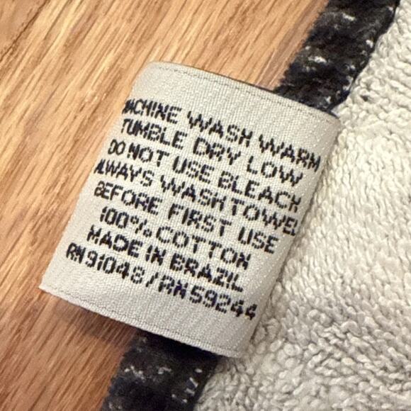 Vintage Y2K Sea World Shamu Orca Fireworks Terrycloth Beach Towel 26”x 54” - Picture 7 of 7